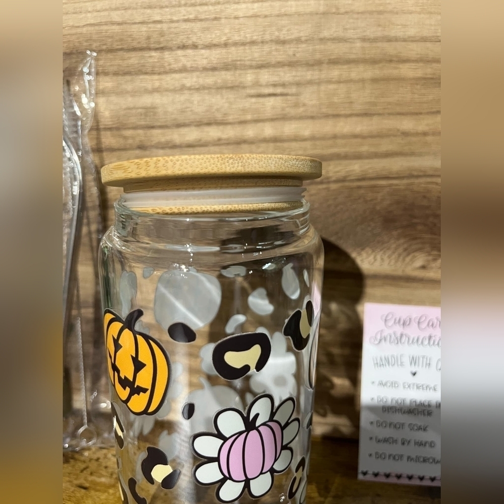 Daisy Pumpkin 🎃 UV DTF 16oz glass cup - Picture 4 of 5